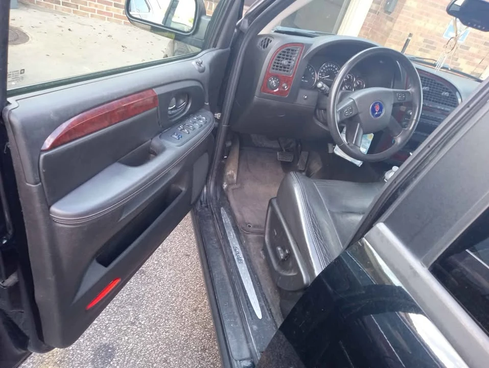 2009 Saab - Image 7 of 12