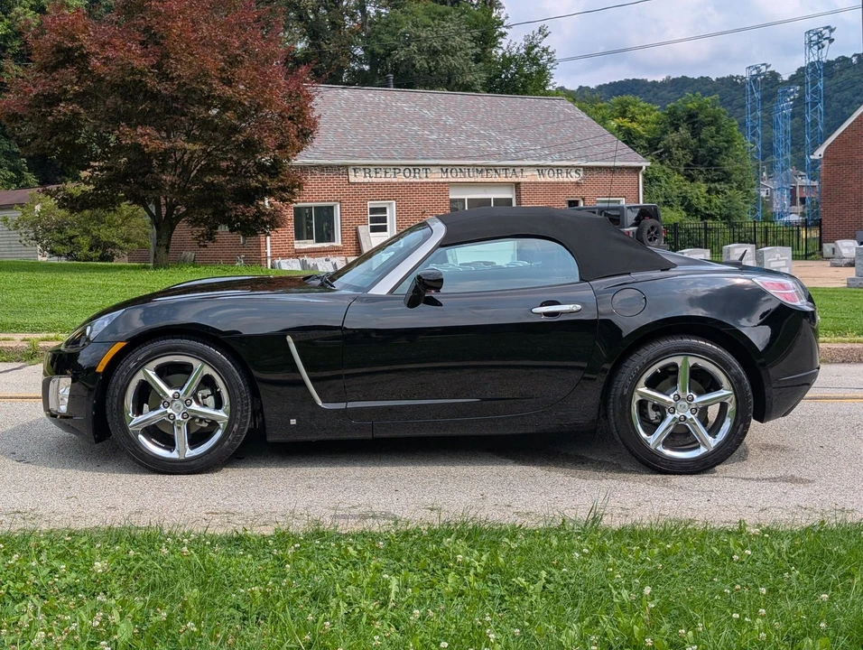 2009 Saturn Sky Red Line - Image 17 of 31