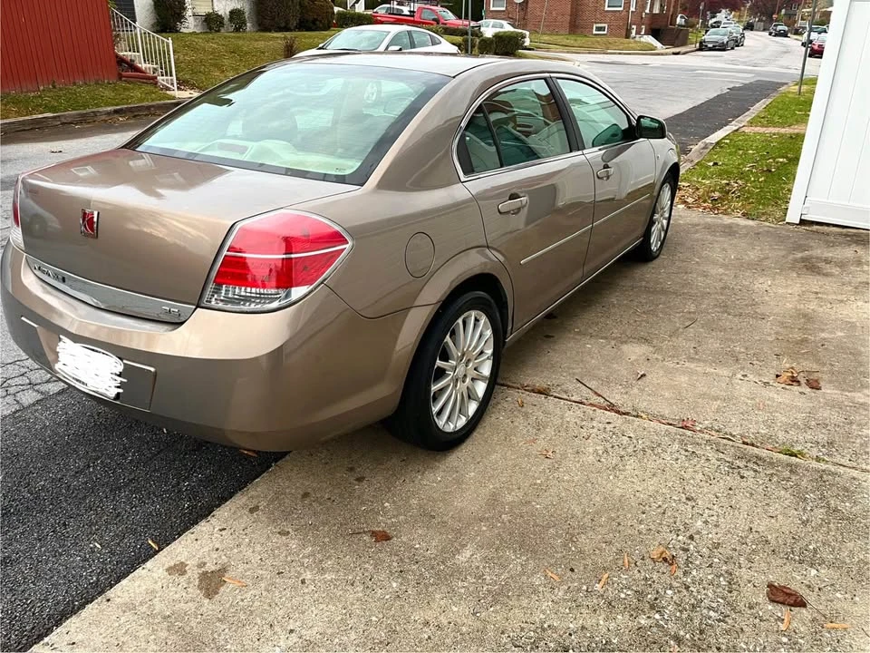 2009 Saturn - Image 3 of 5