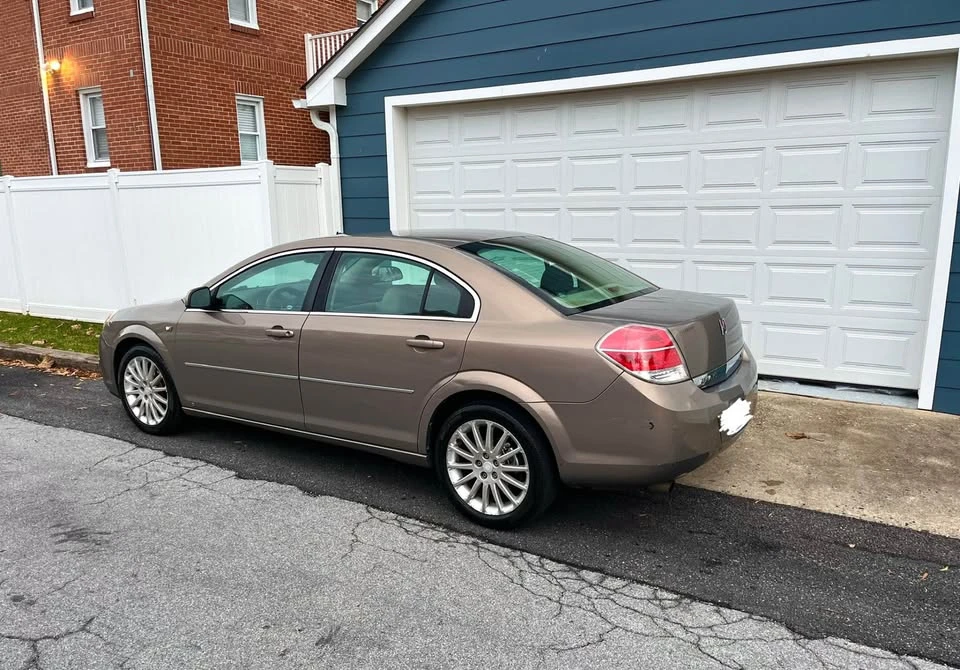 2009 Saturn - Image 2 of 5