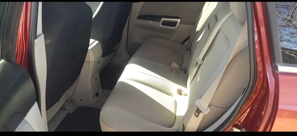 2009 Saturn Vue - Image 7 of 11