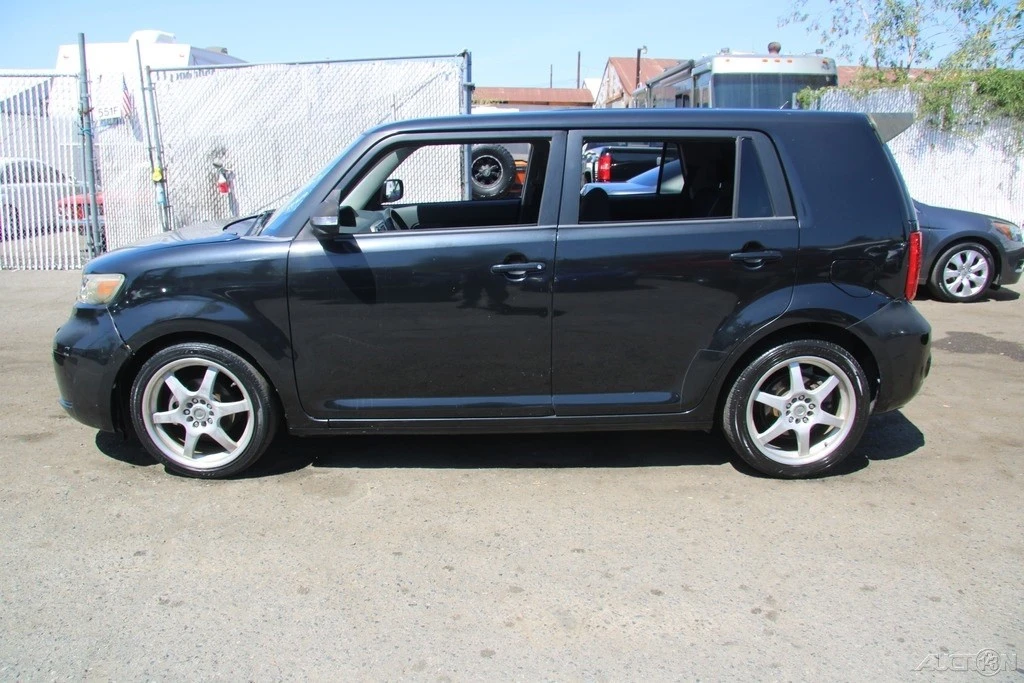 2009 Scion xB - Image 3 of 21