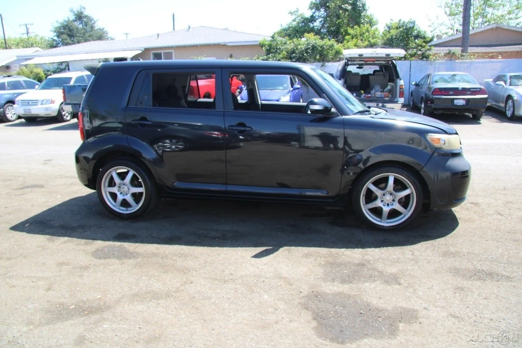 2009 Scion xB - Image 9 of 21
