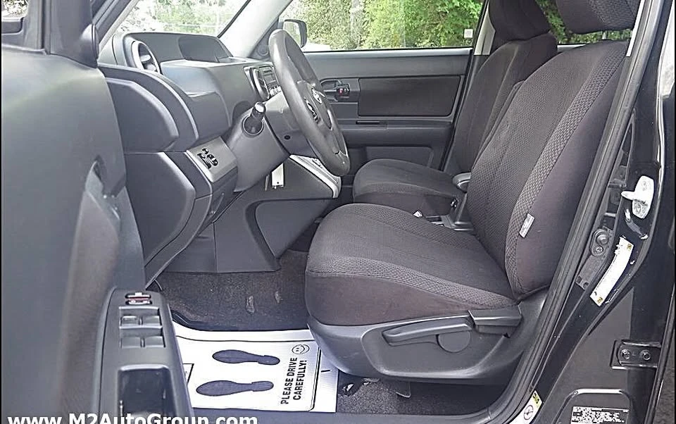 2009 Scion xB - Image 10 of 20