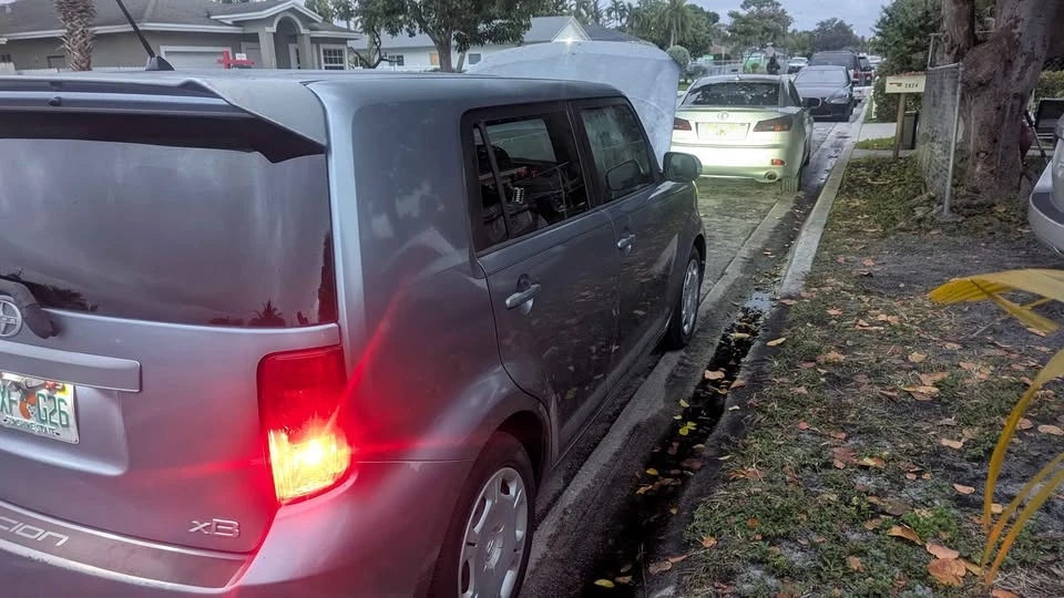 2009 Scion xB - Image 10 of 12