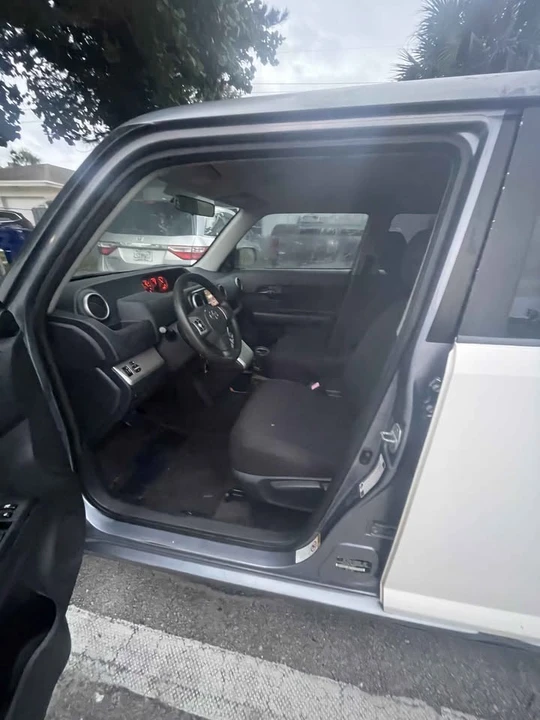 2009 Scion xB - Image 6 of 12