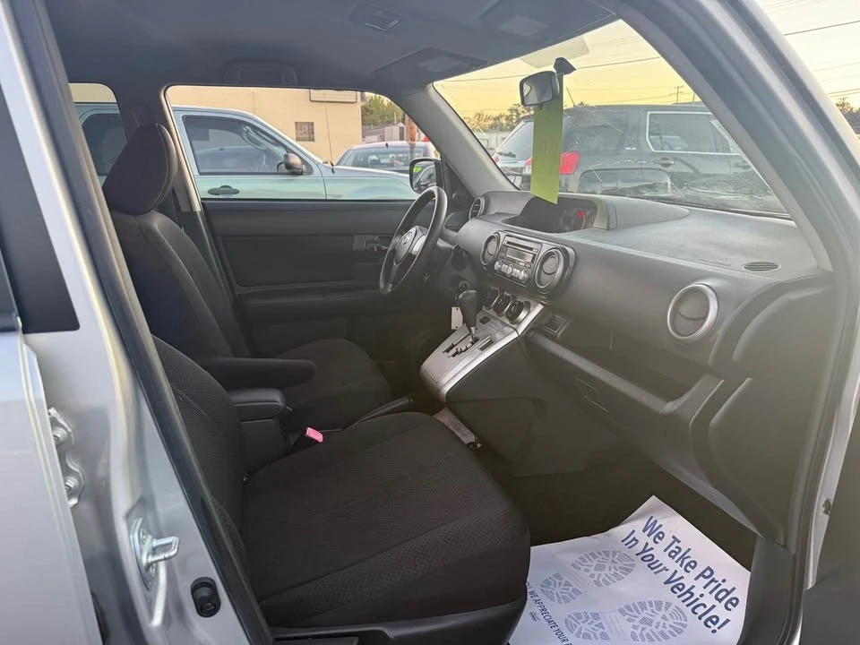 2009 Scion xB - Image 12 of 16