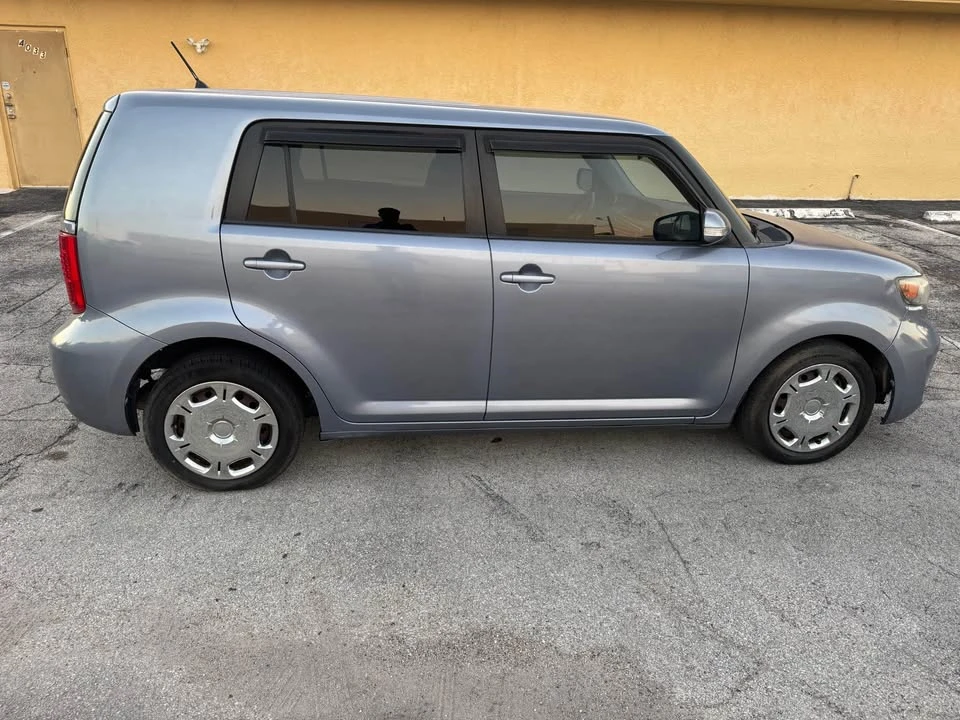 2009 Scion xB - Image 5 of 8