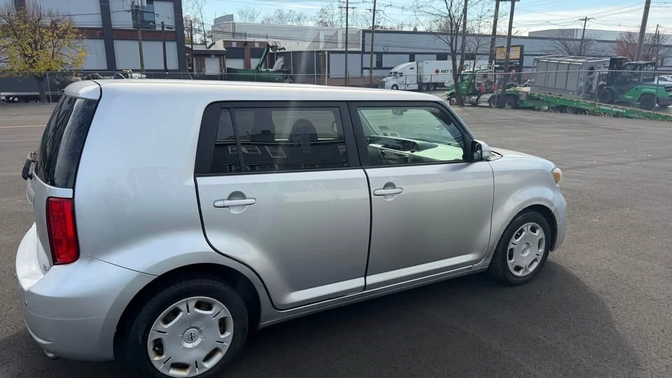 2009 Scion xB - Image 5 of 19
