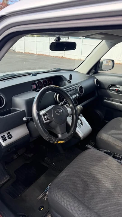 2009 Scion xB - Image 11 of 19