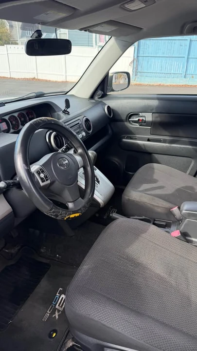 2009 Scion xB - Image 10 of 19