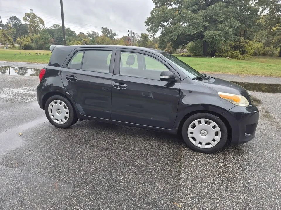 2009 Scion xD - Image 2 of 7