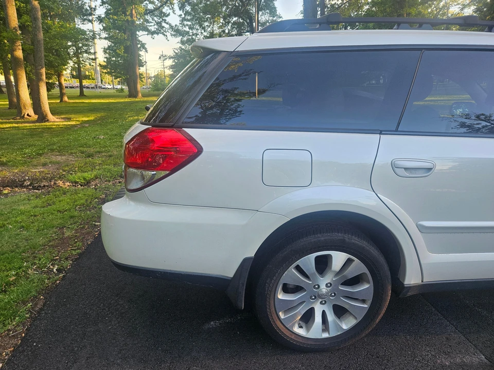 2009 Subaru Outback 3rd Gen - Image 18 of 31