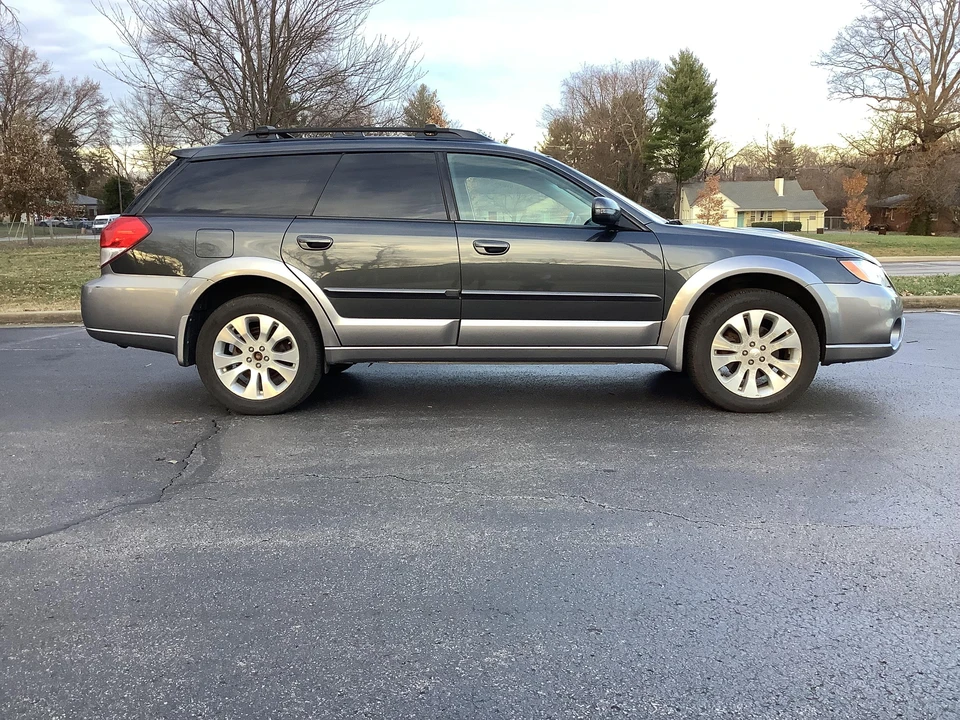 2009 Subaru Outback 3rd Gen - Image 16 of 31