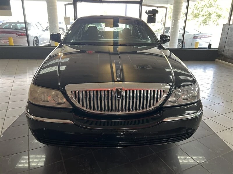 2009 Lincoln Town Car - Image 3 of 4