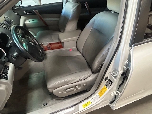 2009 Toyota Highlander - Image 14 of 21