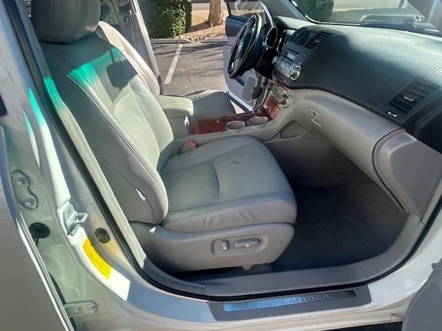 2009 Toyota Highlander - Image 19 of 21