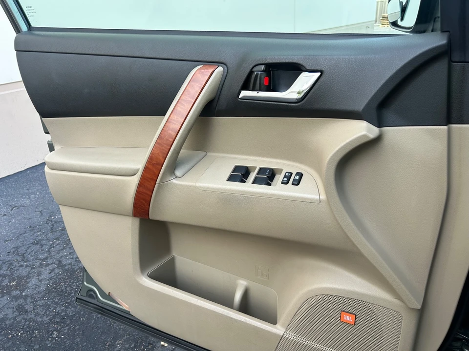 2009 Toyota Highlander - Image 11 of 21
