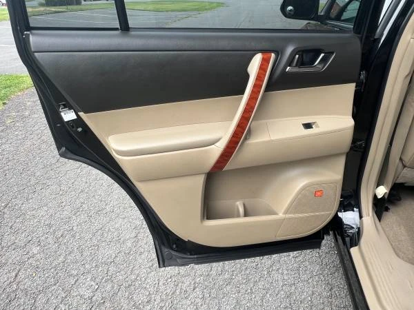 2009 Toyota Highlander - Image 10 of 21