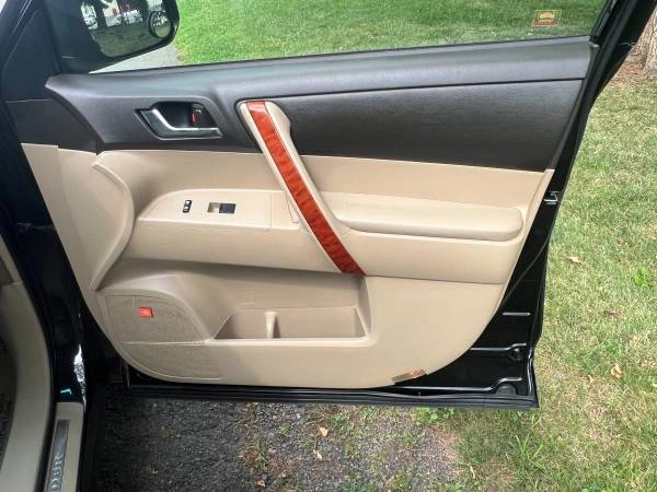 2009 Toyota Highlander - Image 16 of 21