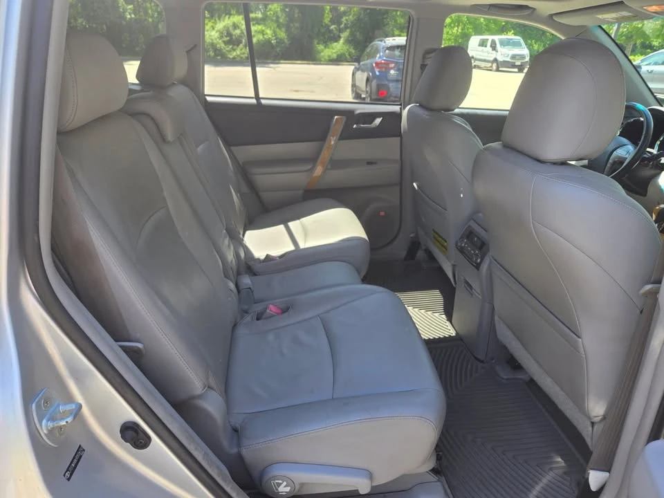 2009 Toyota Highlander - Image 16 of 20