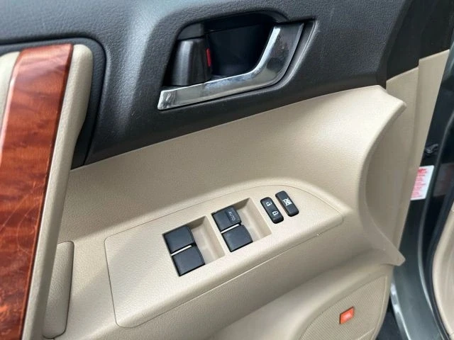 2009 Toyota Highlander - Image 11 of 21