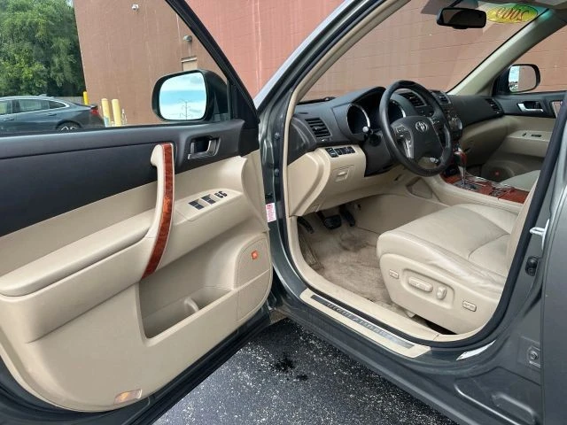 2009 Toyota Highlander - Image 10 of 21