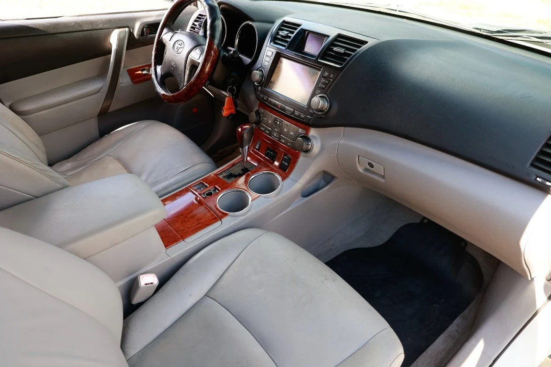 2009 Toyota Highlander - Image 10 of 21