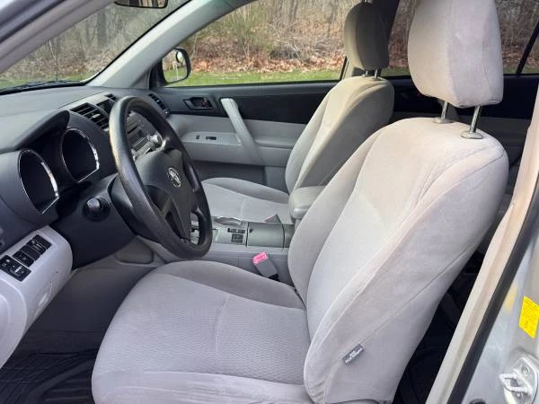 2009 Toyota Highlander - Image 9 of 21