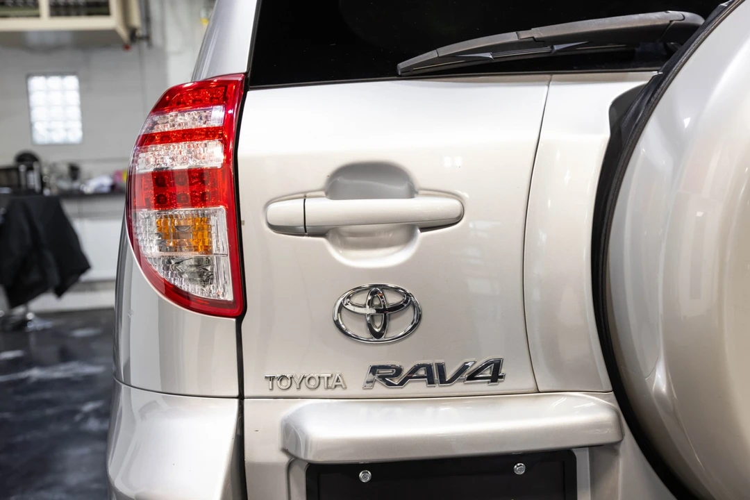 2009 Toyota RAV4 3rd Gen - Image 10 of 12