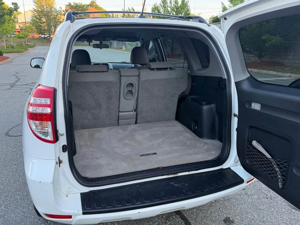 2009 Toyota RAV4 3rd Gen - Image 13 of 20