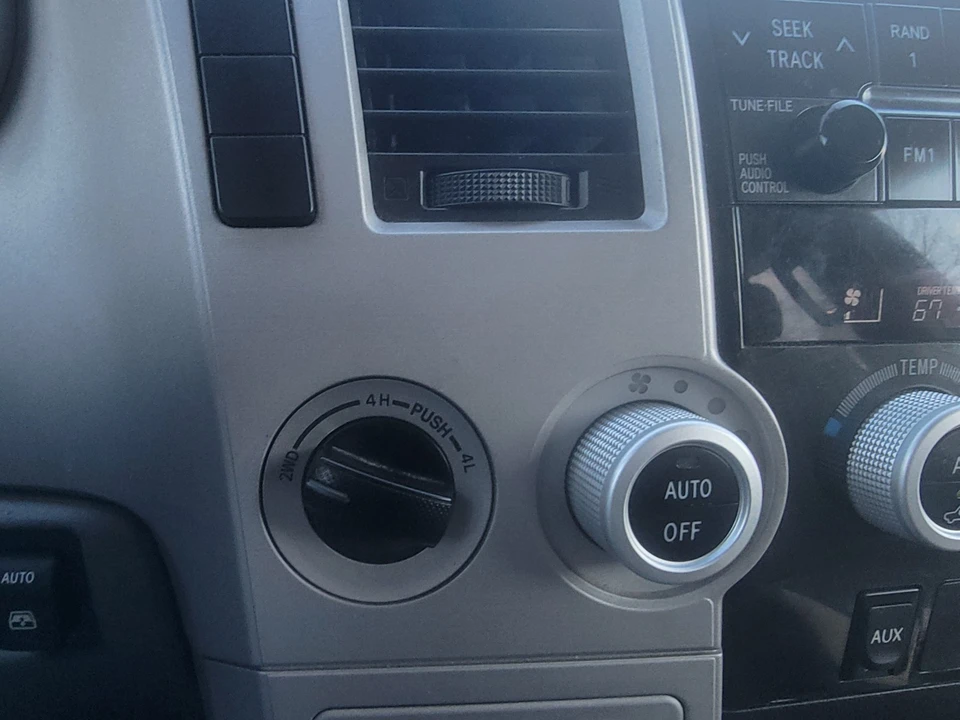 2009 Toyota Sequoia 2nd Gen - Image 16 of 19