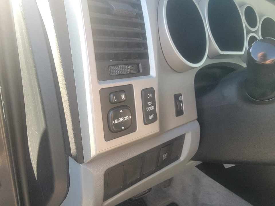 2009 Toyota Sequoia 2nd Gen - Image 15 of 19
