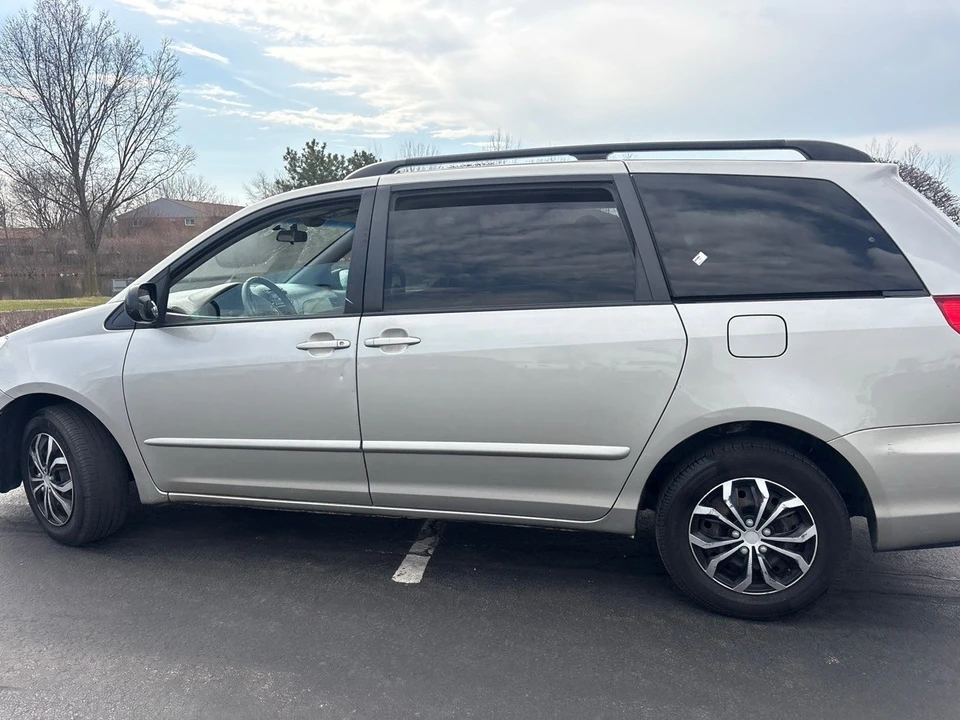 2009 Toyota Sienna 2nd Gen - Image 3 of 17