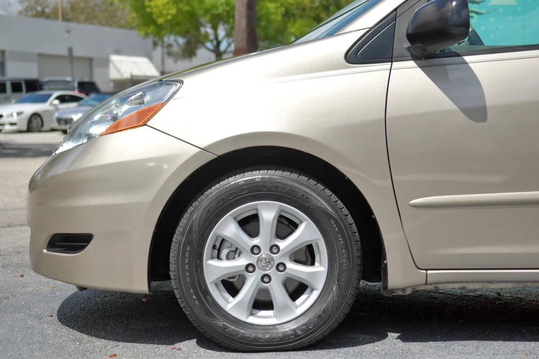 2009 Toyota Sienna 2nd Gen - Image 6 of 12