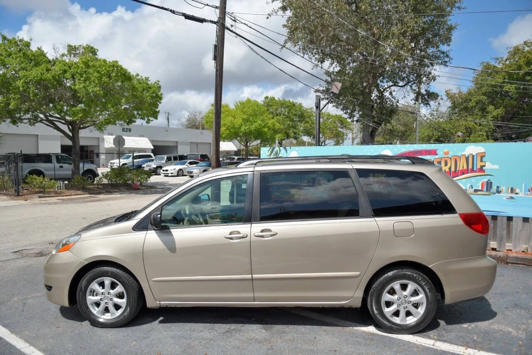 2009 Toyota Sienna 2nd Gen - Image 7 of 12