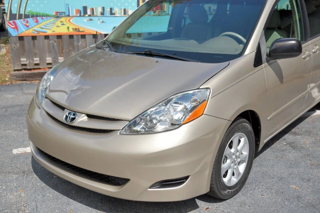 2009 Toyota Sienna 2nd Gen - Image 4 of 12