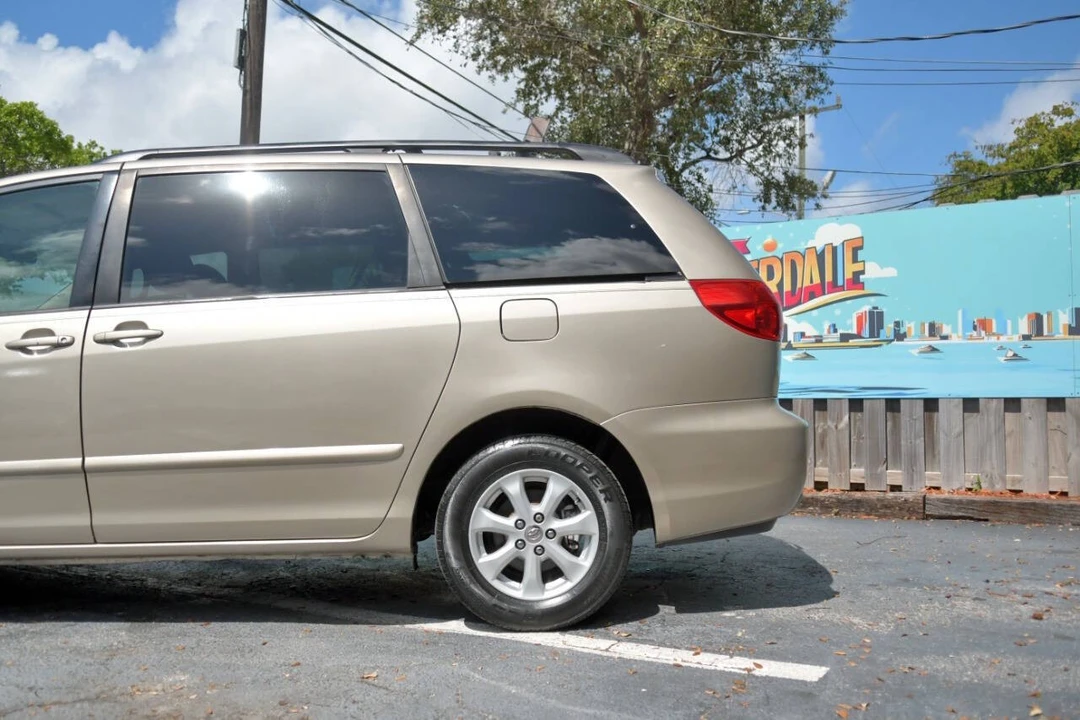 2009 Toyota Sienna 2nd Gen - Image 8 of 12