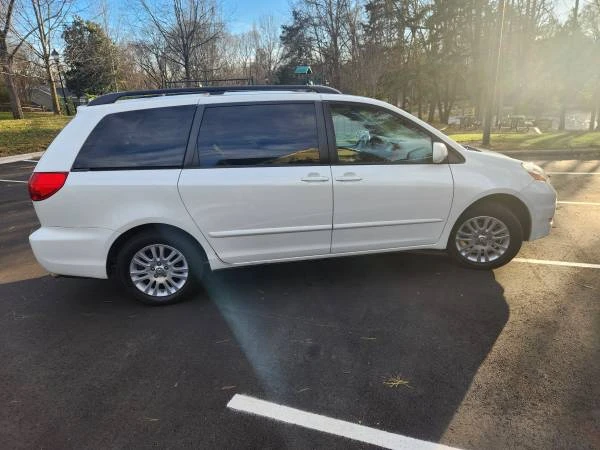 2009 Toyota Sienna 2nd Gen - Image 2 of 10