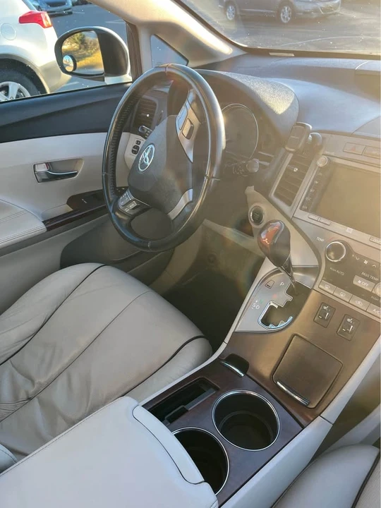 2009 Toyota Venza - Image 7 of 15