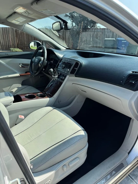 2009 Toyota Venza - Image 11 of 13
