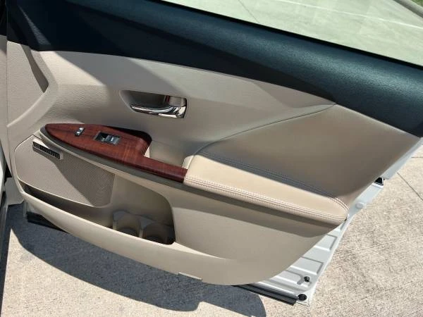 2009 Toyota Venza - Image 9 of 31