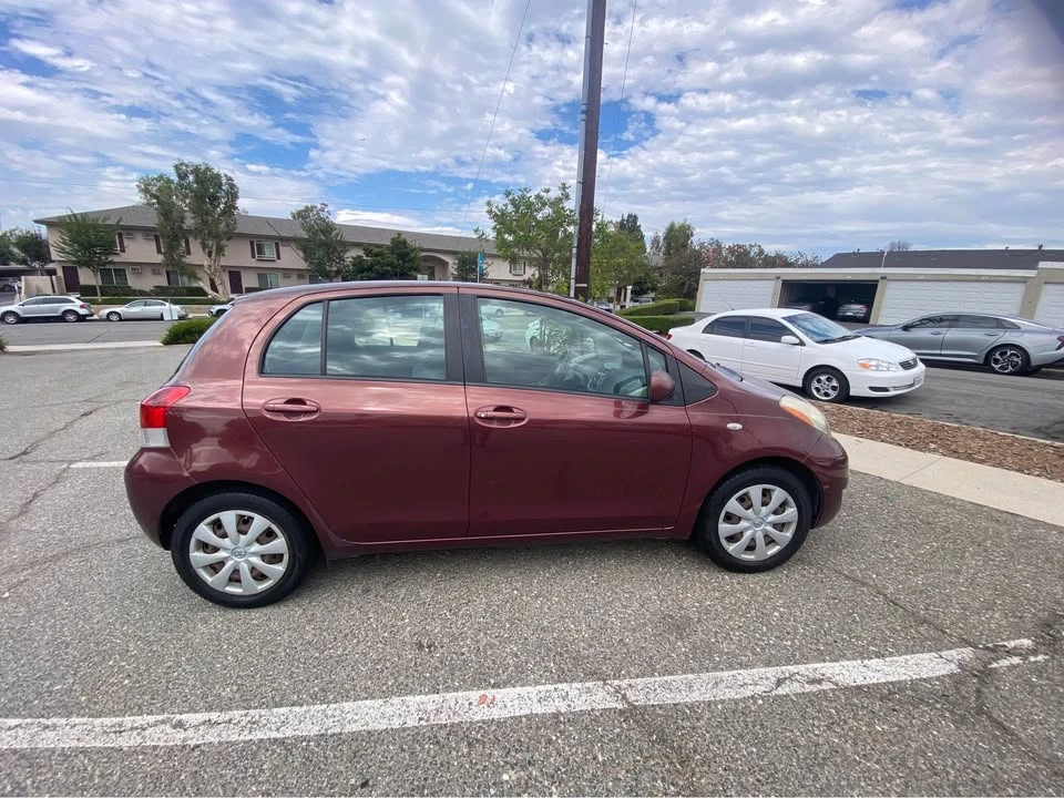 2009 Toyota Yaris - Image 2 of 9