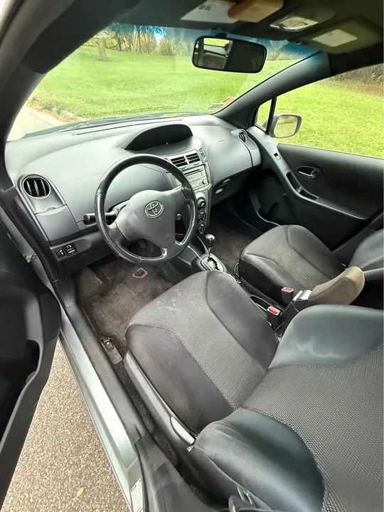 2009 Toyota Yaris - Image 16 of 17