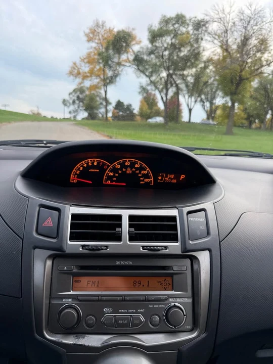 2009 Toyota Yaris - Image 14 of 17