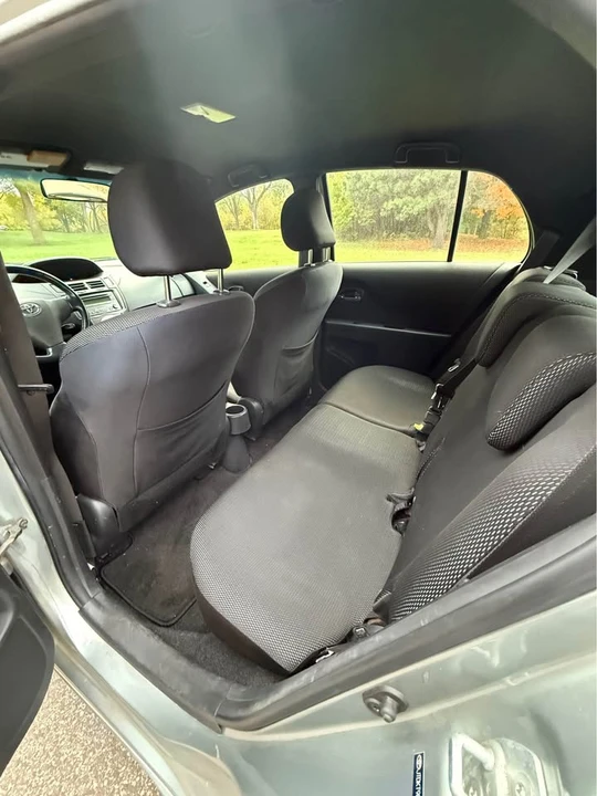 2009 Toyota Yaris - Image 11 of 17