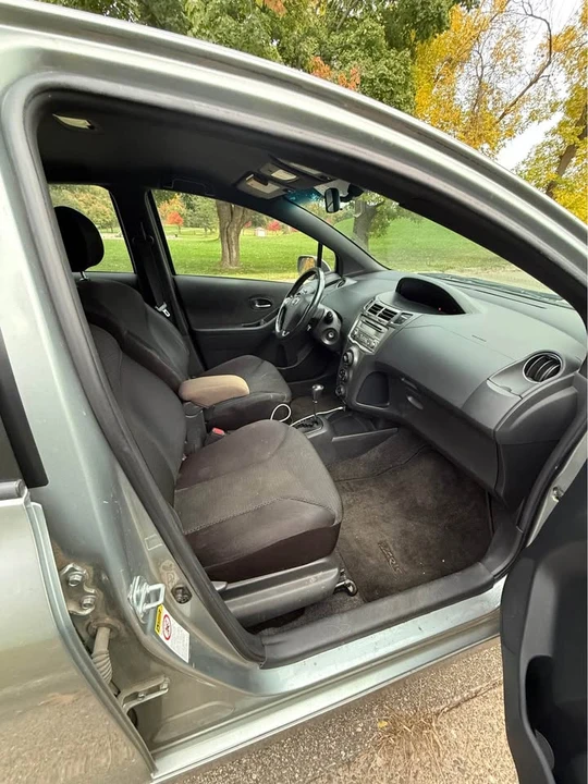 2009 Toyota Yaris - Image 12 of 17