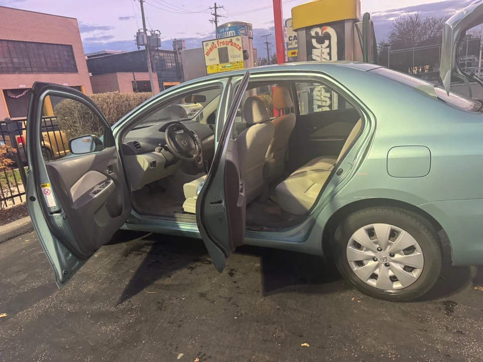 2009 Toyota Yaris - Image 4 of 10