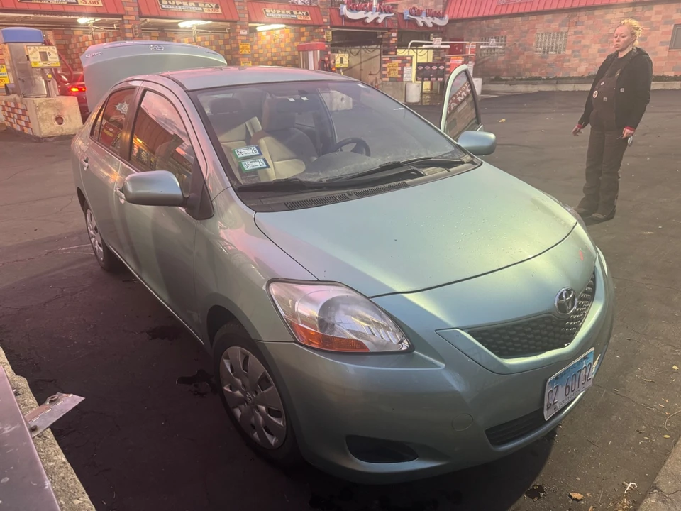 2009 Toyota Yaris - Image 2 of 10