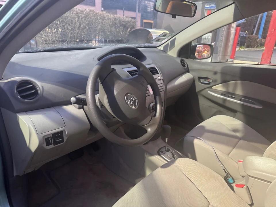 2009 Toyota Yaris - Image 8 of 10